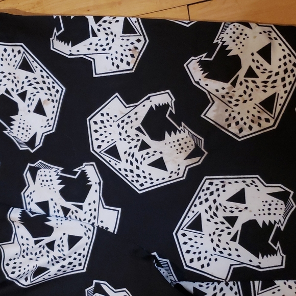 Funky Loud Leopard/Jaguar Pattern leggings by H&M - Picture 8 of 11